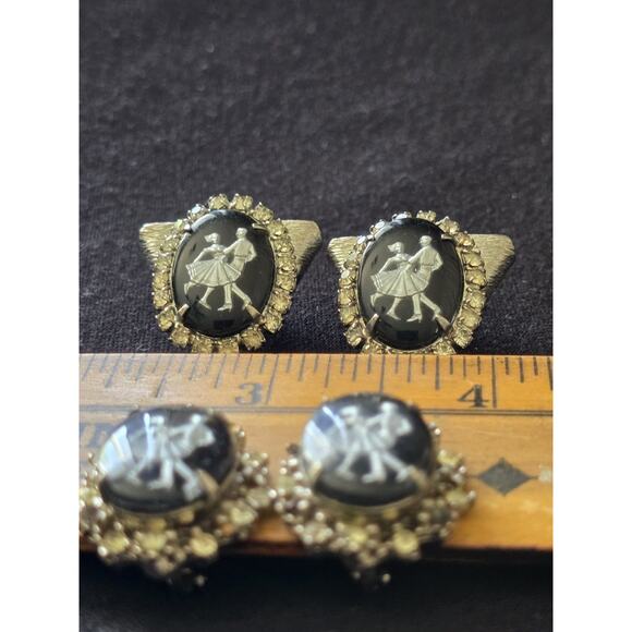 Charming 50s/ 60's square Dancing Couple Clip-On Earrings & Matching Collar Tips - Picture 9 of 11